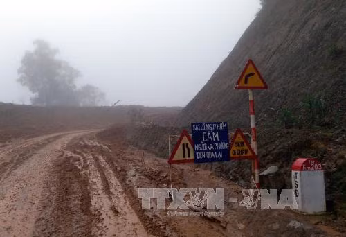 Sớm khắc phục sự cố sạt lở trên đường Trường Sơn Đông ảnh 3