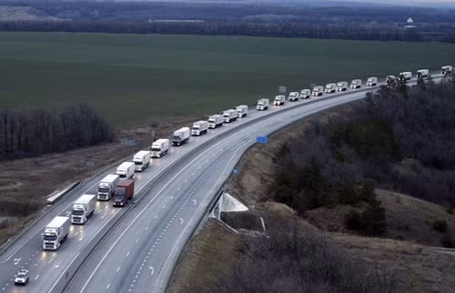Nga gửi đoàn xe cứu trợ nhân đạo thứ 8 tới Ukraine ảnh 1