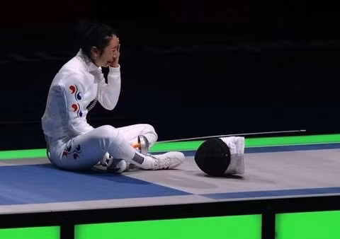 Tranh cãi dữ dội ở môn đấu kiếm tại Olympic ảnh 1