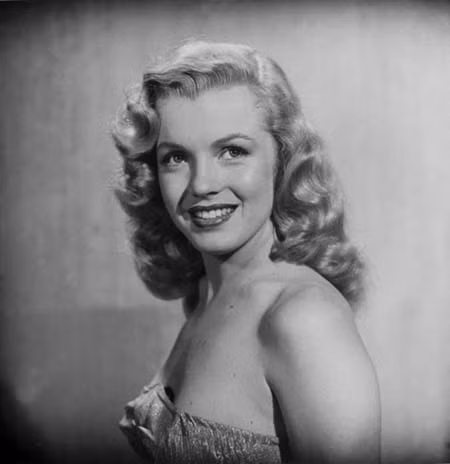 Lộng lẫy nhan sắc Marilyn Monroe tuổi 20 ảnh 1