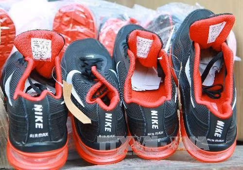 Hà Nội bắt 9 xe tải chở hơn 40 tấn hàng lậu ảnh 2