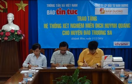 Tặng máy xét nghiệm cho huyện đảo Trường Sa ảnh 2