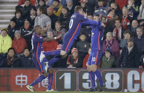Đánh bại Southampton, MU lọt vào top 3 ảnh 1