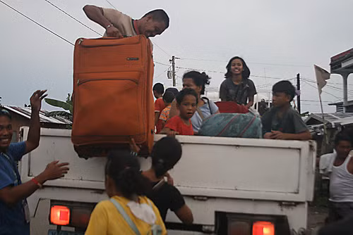 Nửa triệu người Philippines sơ tán tránh siêu bão Hagupit ảnh 1