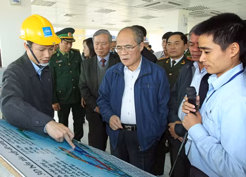 Chủ tịch Quốc hội tiếp xúc cử tri lực lượng vũ trang Hà Tĩnh ảnh 2