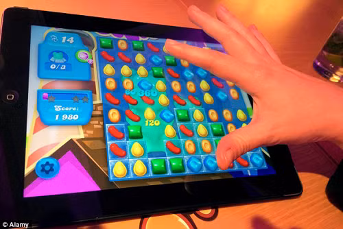 Nghị sĩ Anh 'cắm mặt' chơi Candy Crush trong cuộc họp ảnh 2