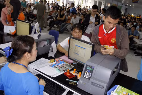 Chật vật mua vé tàu Tết Ất Mùi ảnh 1