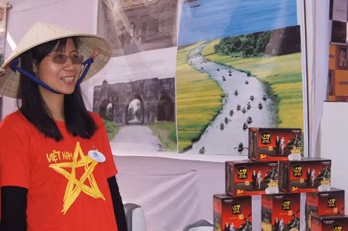 Việt Nam tham gia Hội chợ từ thiện quốc tế Bazaar ảnh 1