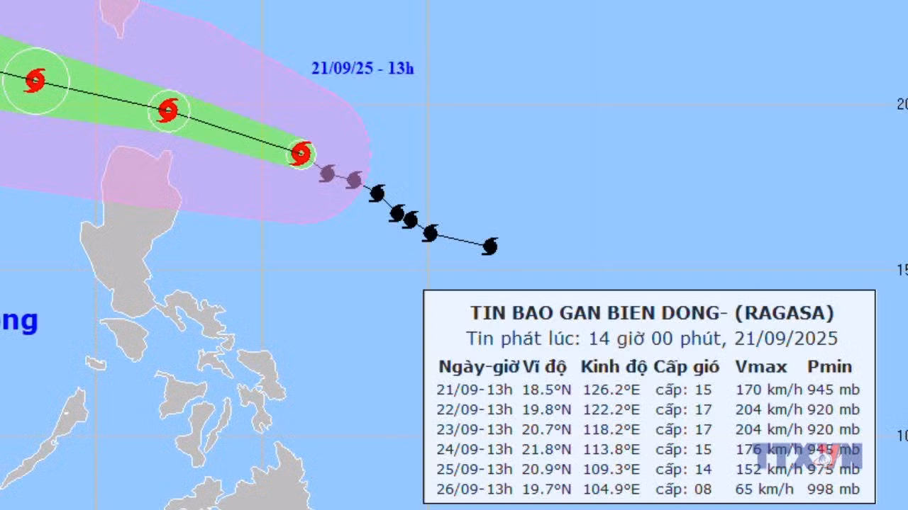 Bão Ragasa mạnh lên, hướng vào biển Đông