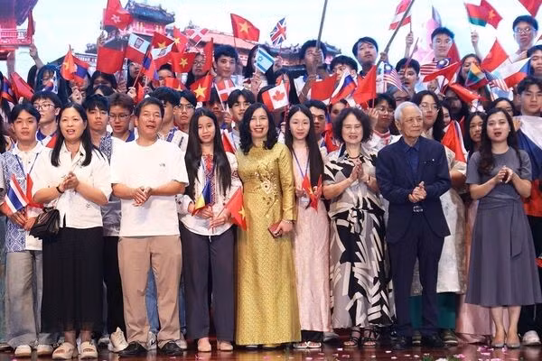 Học, thực thành theo Bác: Phát huy nguồn lực người Việt Nam ở nước ngoài