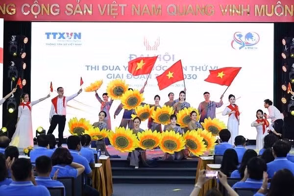Khơi dậy sức mạnh thi đua yêu nước để hiện thực hóa mục tiêu phát triển nhanh, bền vững