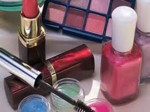 Cấm lưu hành mỹ phẩm có chứa 5 dẫn chất paraben ảnh 1