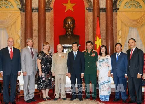 Chủ tịch nước tiếp nhà du hành vũ trụ Vichtor Gorbatco ảnh 2