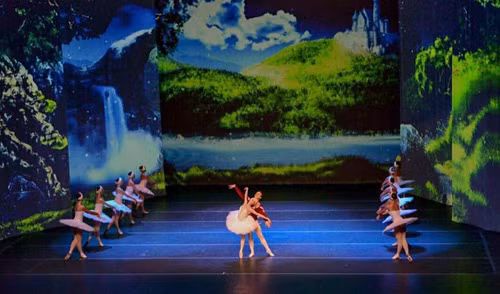 Nhà hát ballet Nga biểu diễn “Hồ Thiên nga” tại Hà Nội ảnh 1