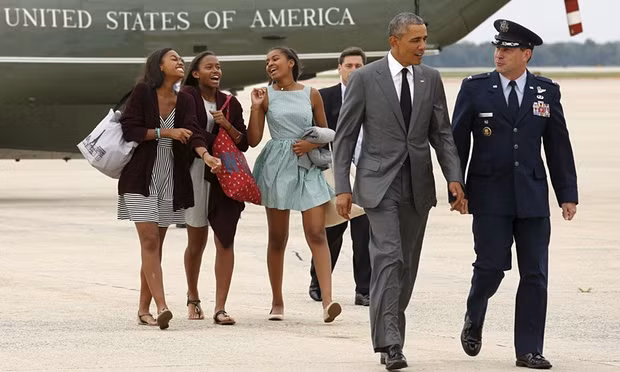 Hàng rào bảo vệ một buổi dạo chơi của Tổng thống Obama ảnh 2