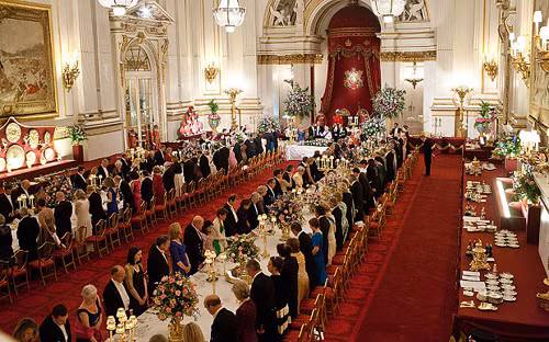 Khám phá hậu trường tổ chức tiệc tại Điện Buckingham ảnh 2