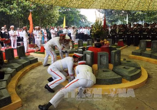 An táng hài cốt quân tình nguyện Việt Nam hy sinh tại Campuchia ảnh 2