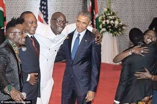 Ông Obama vui vẻ cùng gia đình bên nội ở Kenya ảnh 5