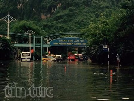 Mưa lớn kéo dài khiến giao thông Quảng Ninh ngưng trệ ảnh 4