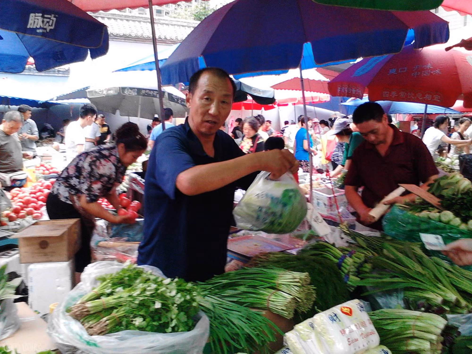 Chợ ở Trung Quốc - Nơi phụ nữ lép vế trước đàn ông ảnh 12