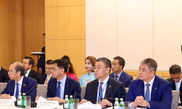 Ông Lê Trường Giang, Thành viên HĐQT Vietnam Airlines (hàng 1, thứ nhất từ phải qua) dự Tọa đàm bàn tròn cấp cao với các doanh nghiệp lớn của Hoa Kỳ.