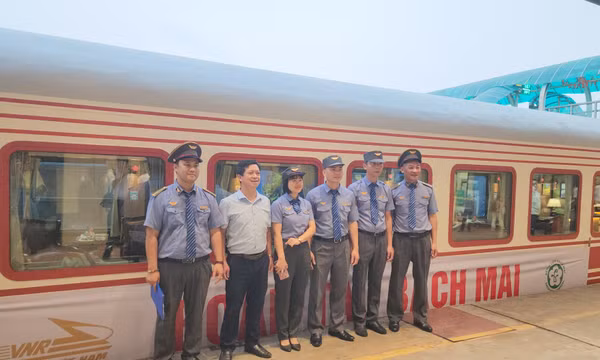 Lãnh đạo hai ngành Đường sắt, Y tế khảo sát Đoàn tàu Bạch Mai