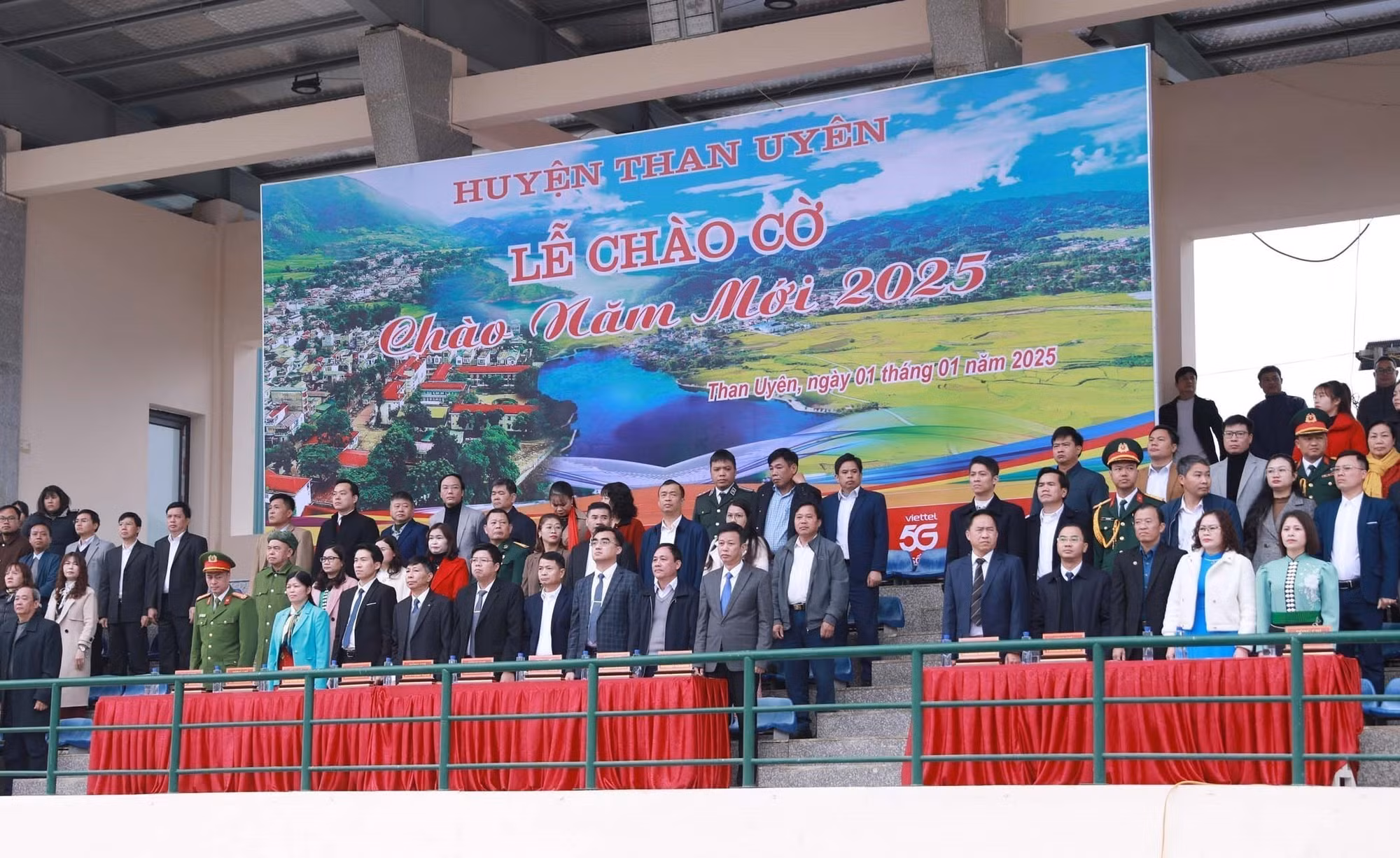 potal-than-uyen-to-chuc-le-chao-co-chao-nam-moi-2025-7785573.jpg