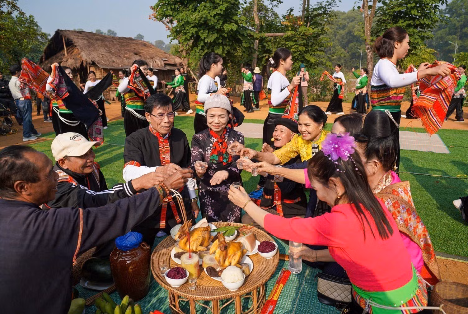 potal-le-mung-com-moi-cua-dong-bao-thai-tinh-thanh-hoa-7786102.jpg