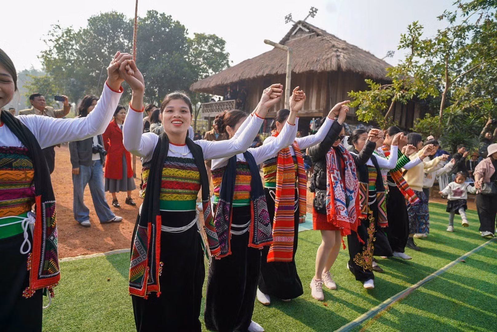 potal-le-mung-com-moi-cua-dong-bao-thai-tinh-thanh-hoa-7786101.jpg