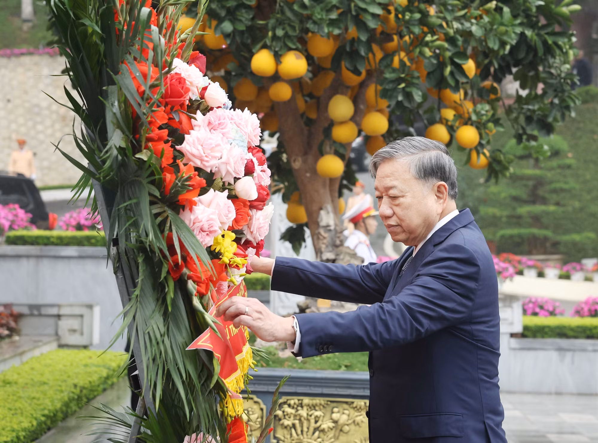 potal-tong-bi-thu-to-lam-dang-hoa-tuong-nho-chu-tich-ho-chi-minh-tai-ha-giang-7842204.jpg