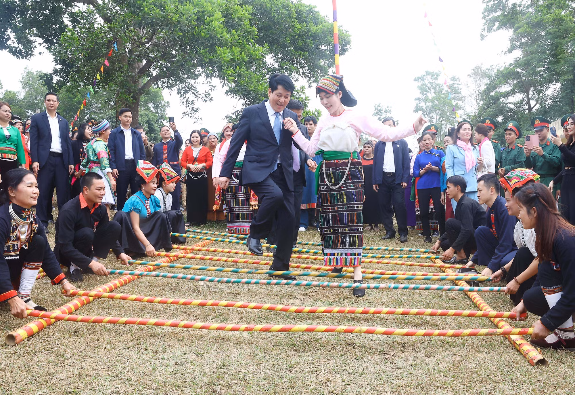 01-potal-chu-tich-nuoc-du-ngay-hoi-sac-xuan-tren-moi-mien-to-quoc-7857783.jpg