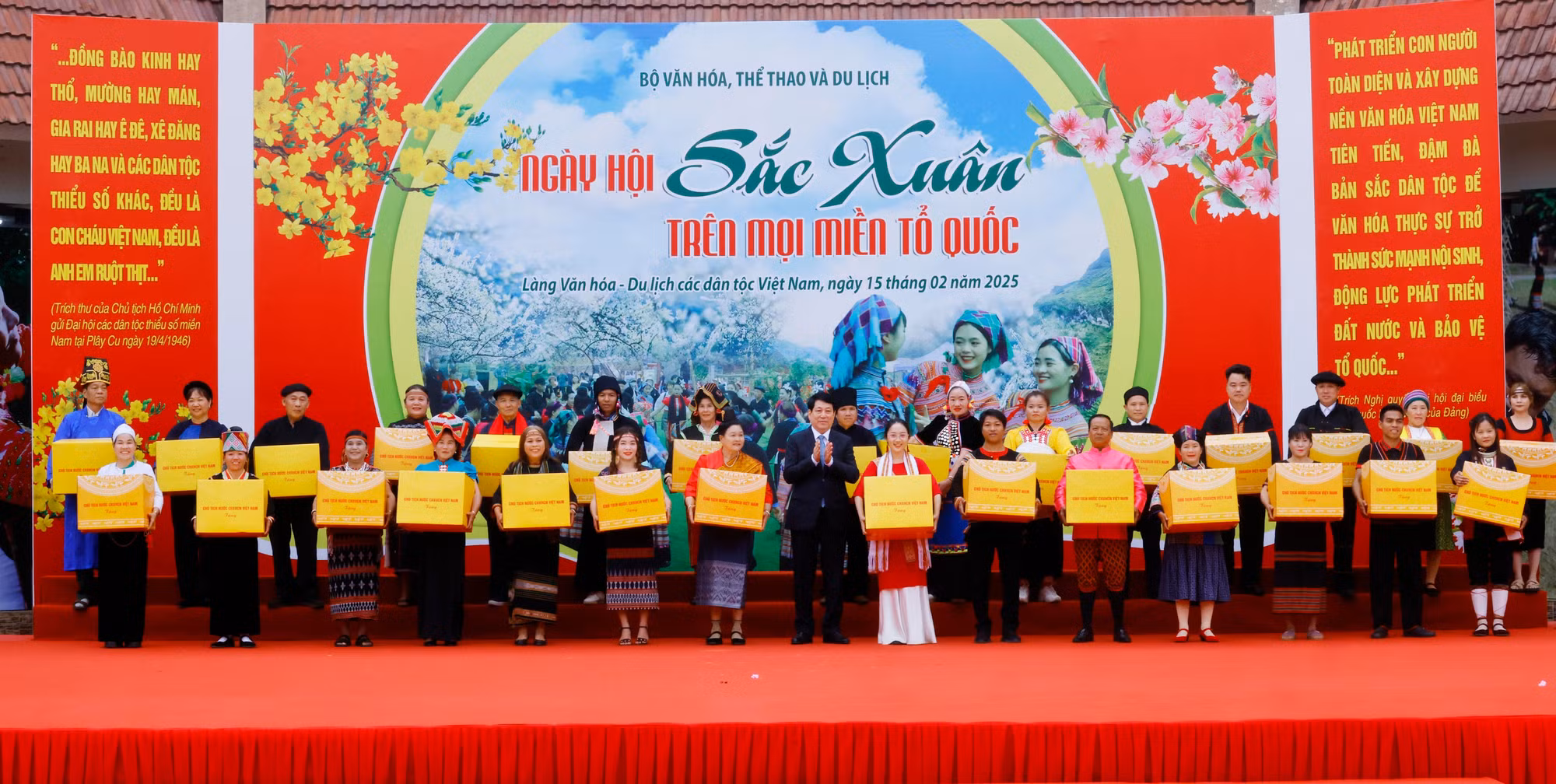 potal-chu-tich-nuoc-du-ngay-hoi-sac-xuan-tren-moi-mien-to-quoc-7857800-1.jpg