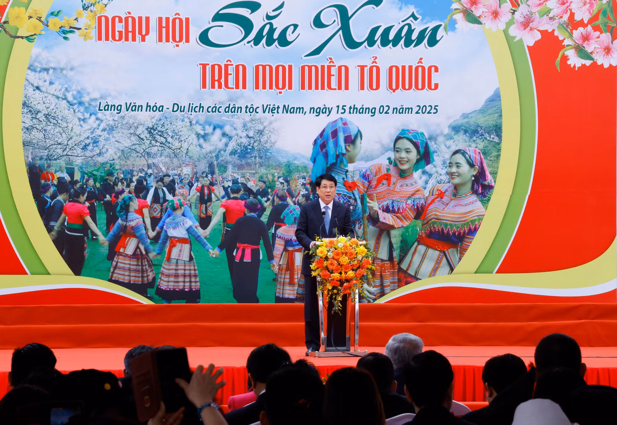 potal-chu-tich-nuoc-du-ngay-hoi-sac-xuan-tren-moi-mien-to-quoc-7857795.jpg