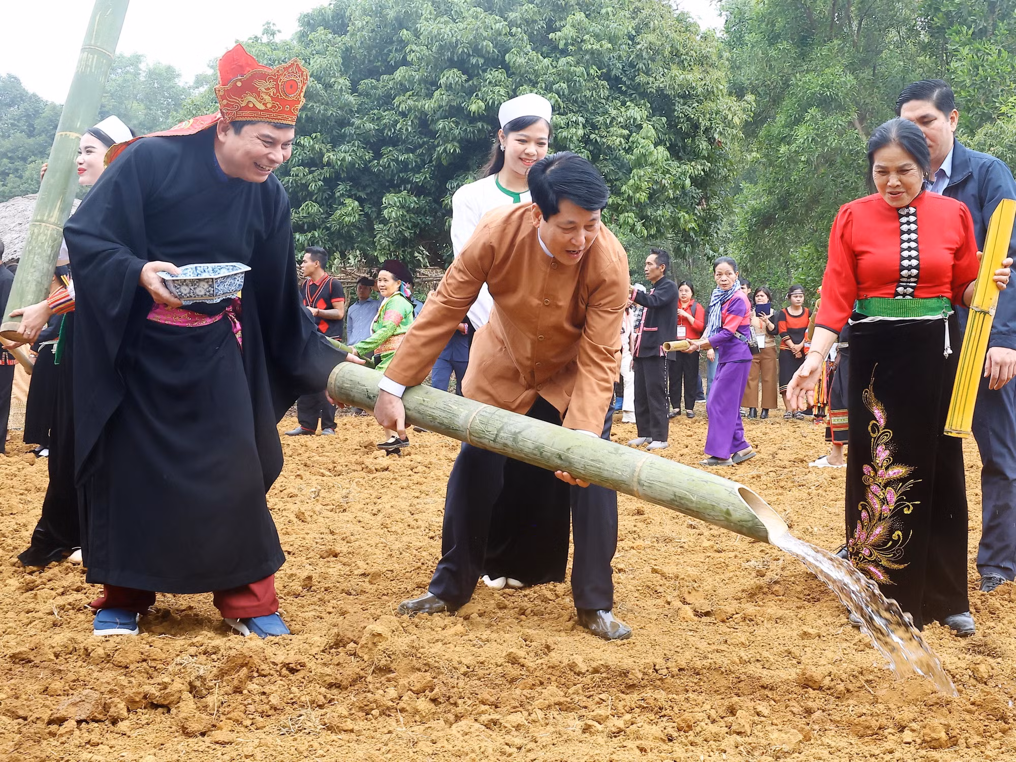 potal-chu-tich-nuoc-du-ngay-hoi-sac-xuan-tren-moi-mien-to-quoc-7857779.jpg