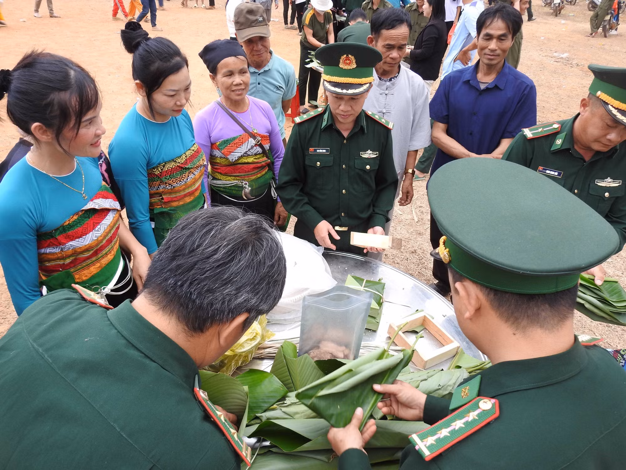 potal-kon-tum-to-chuc-chuong-trinh-xuan-bien-phong-am-long-dan-ban-7810831.jpg