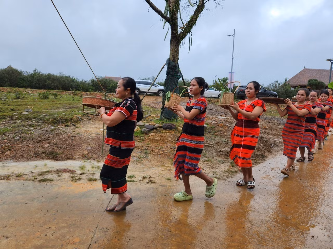 potal-dong-bao-dan-toc-huyen-mien-nui-a-luoi-thua-thien-hue-don-le-hoi-ada-koonh-7783538.jpg