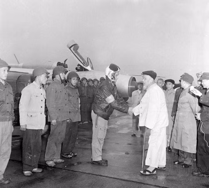 potal-70-nam-ngay-truyen-thong-khong-quan-nhan-dan-viet-nam-331955-332025-vi-su-nghiep-bao-ve-bau-troi-to-quoc-7875107.jpg