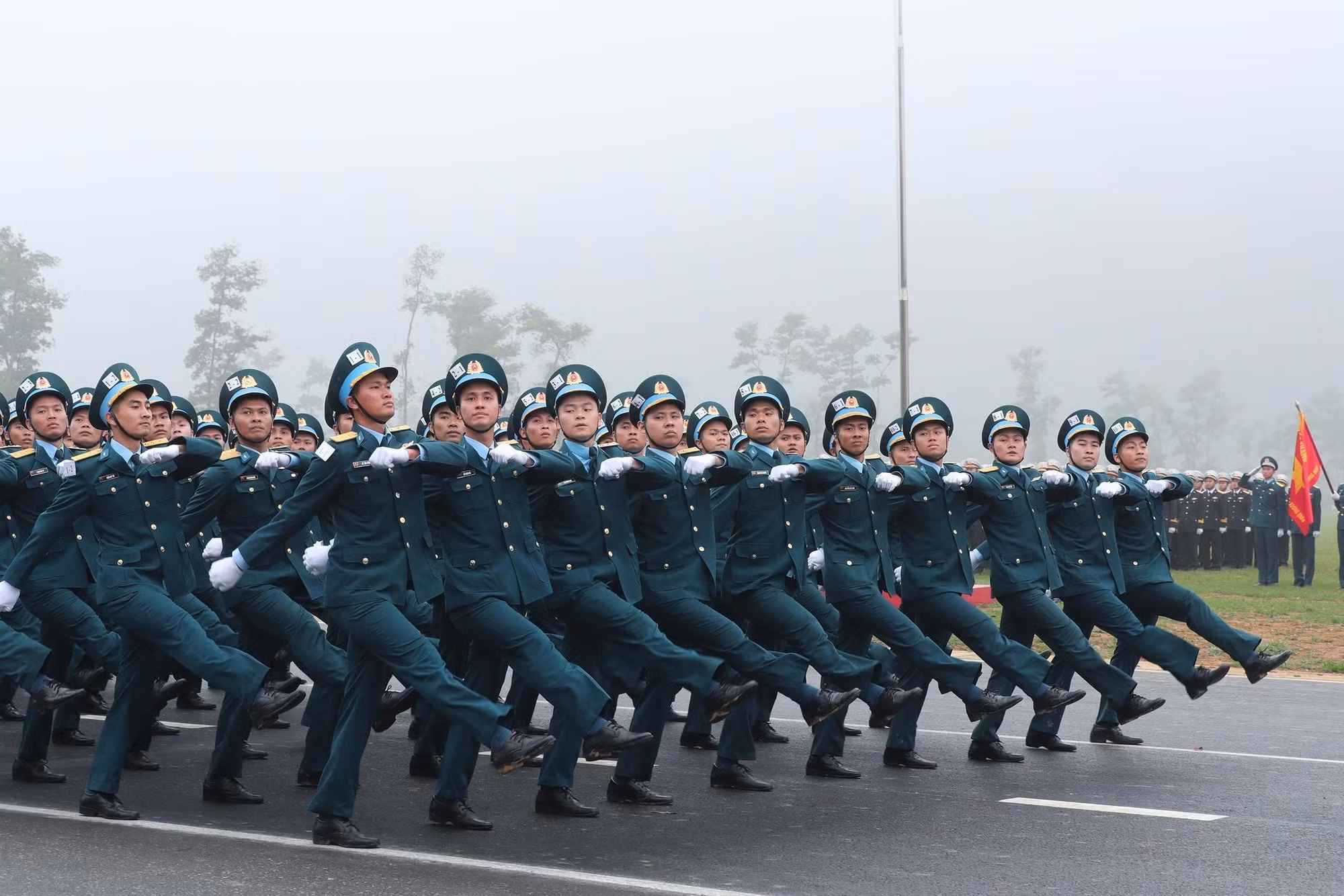 potal-hop-luyen-dieu-binh-dieu-hanh-le-ky-niem-50-nam-giai-phong-miem-nam-thong-nhat-dat-nuoc-7885640.jpg