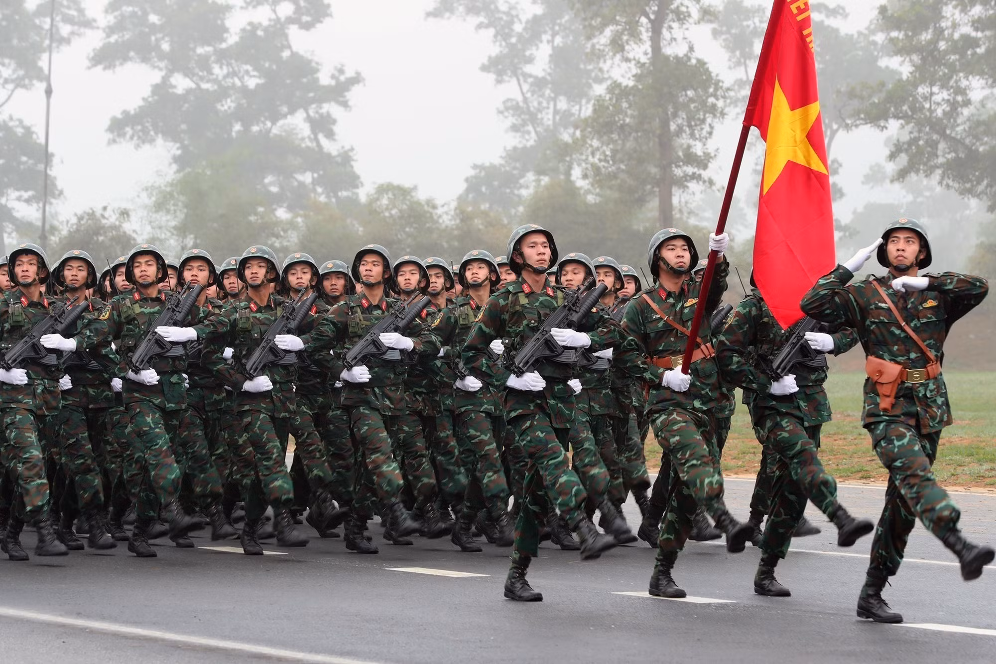 potal-hop-luyen-dieu-binh-dieu-hanh-le-ky-niem-50-nam-giai-phong-miem-nam-thong-nhat-dat-nuoc-7885628.jpg
