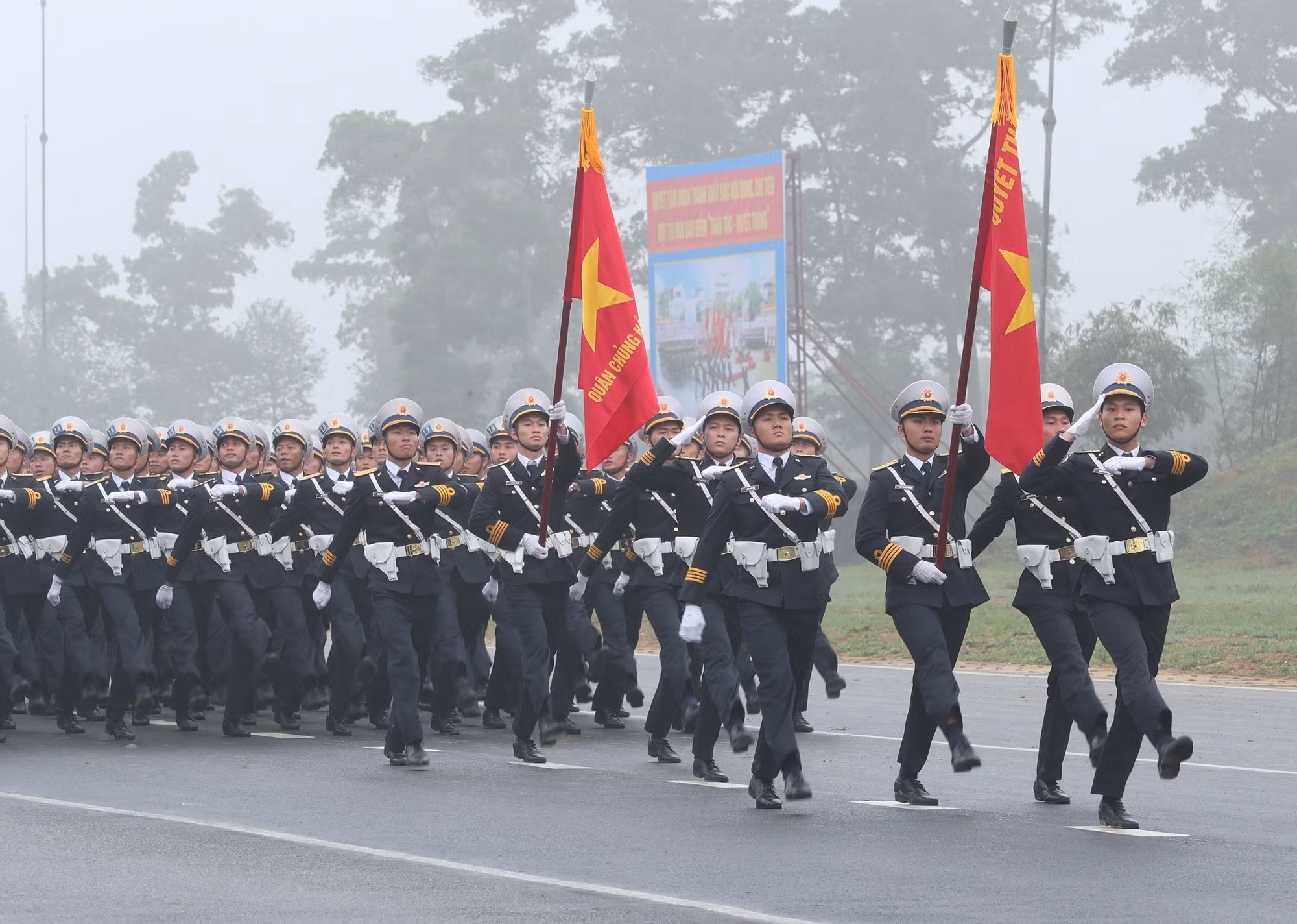 potal-hop-luyen-dieu-binh-dieu-hanh-le-ky-niem-50-nam-giai-phong-miem-nam-thong-nhat-dat-nuoc-7885653.jpg