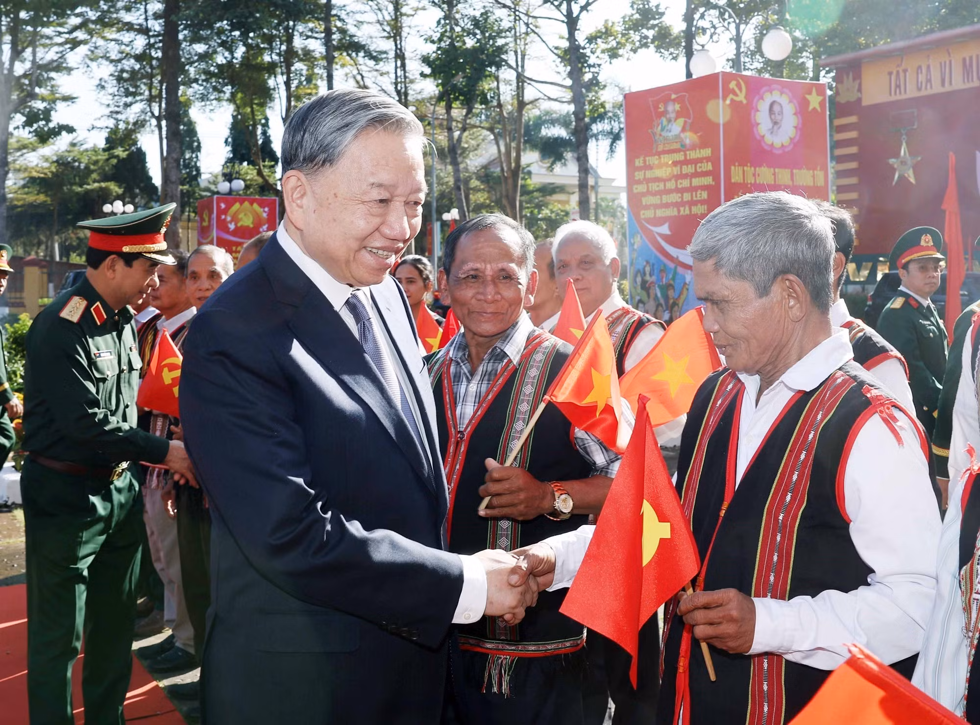 potal-tong-bi-thu-to-lam-tham-va-lam-viec-tai-binh-doan-15-7793190.jpg