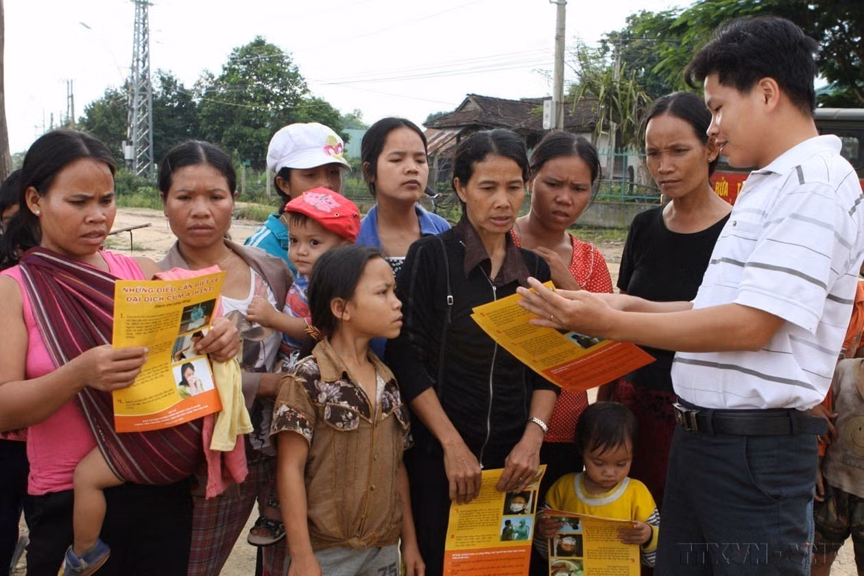 potal-70-nam-ngay-thay-thuoc-viet-nam-27021955-27022025-y-te-co-so-xuong-song-cua-he-thong-y-te-viet-nam-7852666.jpg