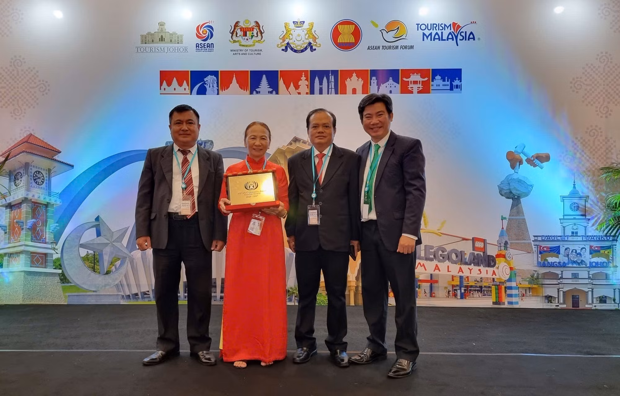 potal-diem-du-lich-cong-dong-con-chim-tra-vinh-nhan-giai-thuong-du-lich-asean-2025-7823439.jpg