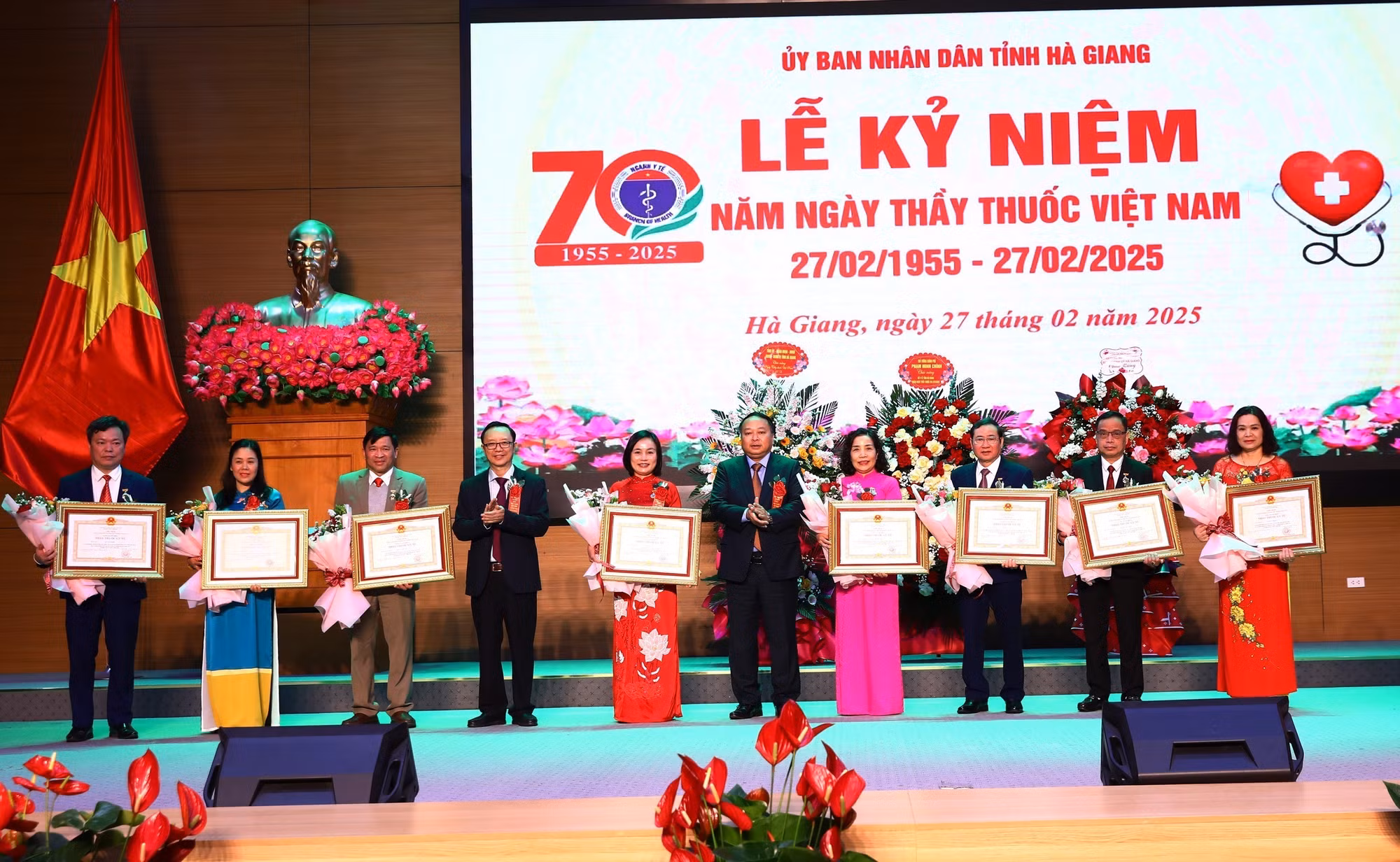 potal-ha-giang-ky-niem-70-nam-ngay-thay-thuoc-viet-nam-7877769.jpg