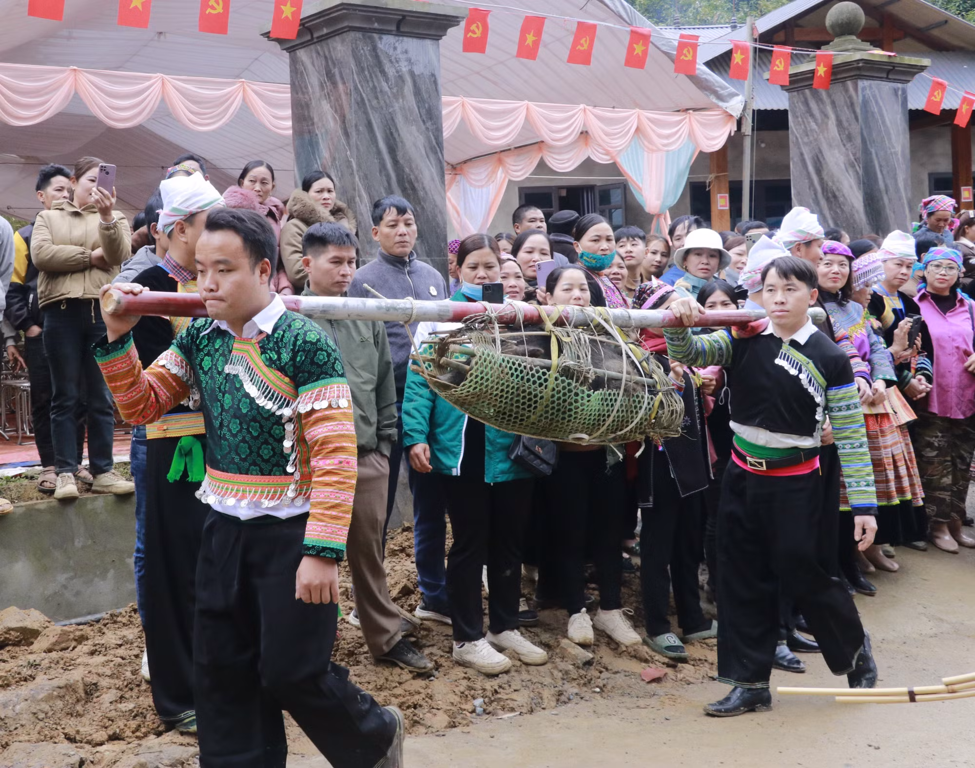 potal-loi-the-giu-rung-cua-nguoi-mong-giua-dai-ngan-na-hau-7877665.jpg