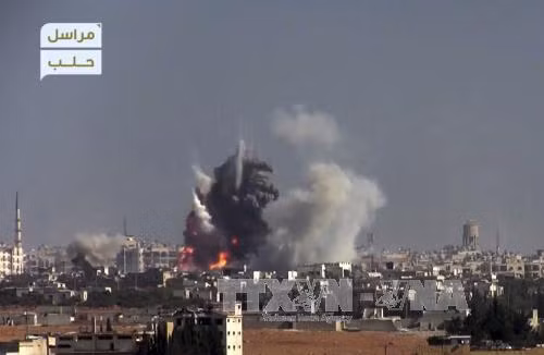 Quân nổi dậy nã rocket vào tuyến đường sơ tán ở Aleppo ảnh 1