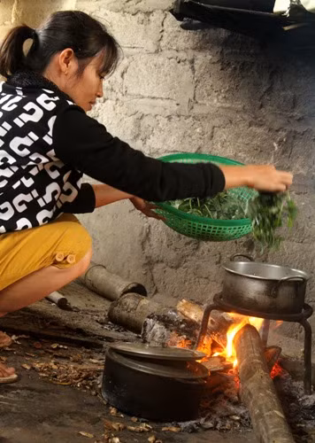 Người dân Hương Khê gồng mình chạy lũ ảnh 6
