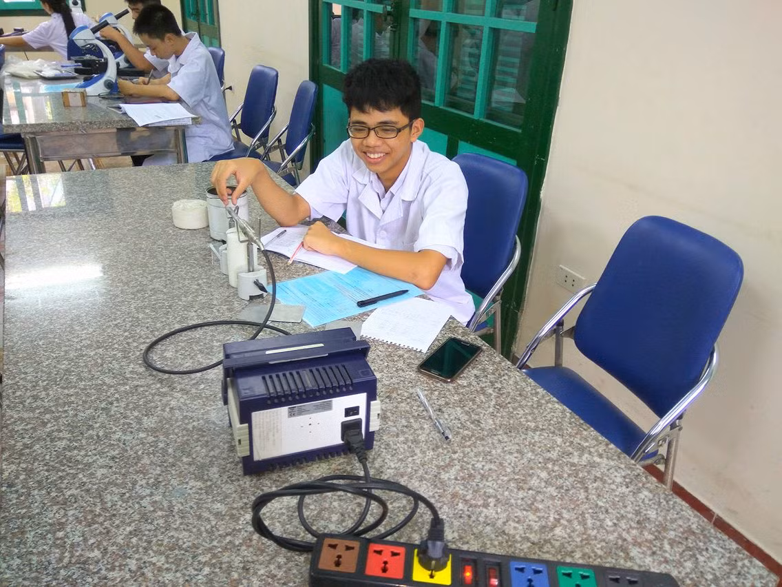 Những học trò vượt khó học giỏi ảnh 2