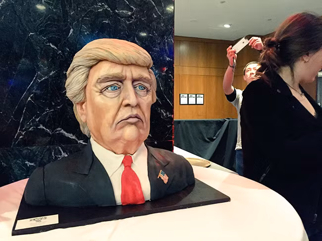 Bà Clinton, ông Trump ăn mừng chiến thắng như thế nào? ảnh 11