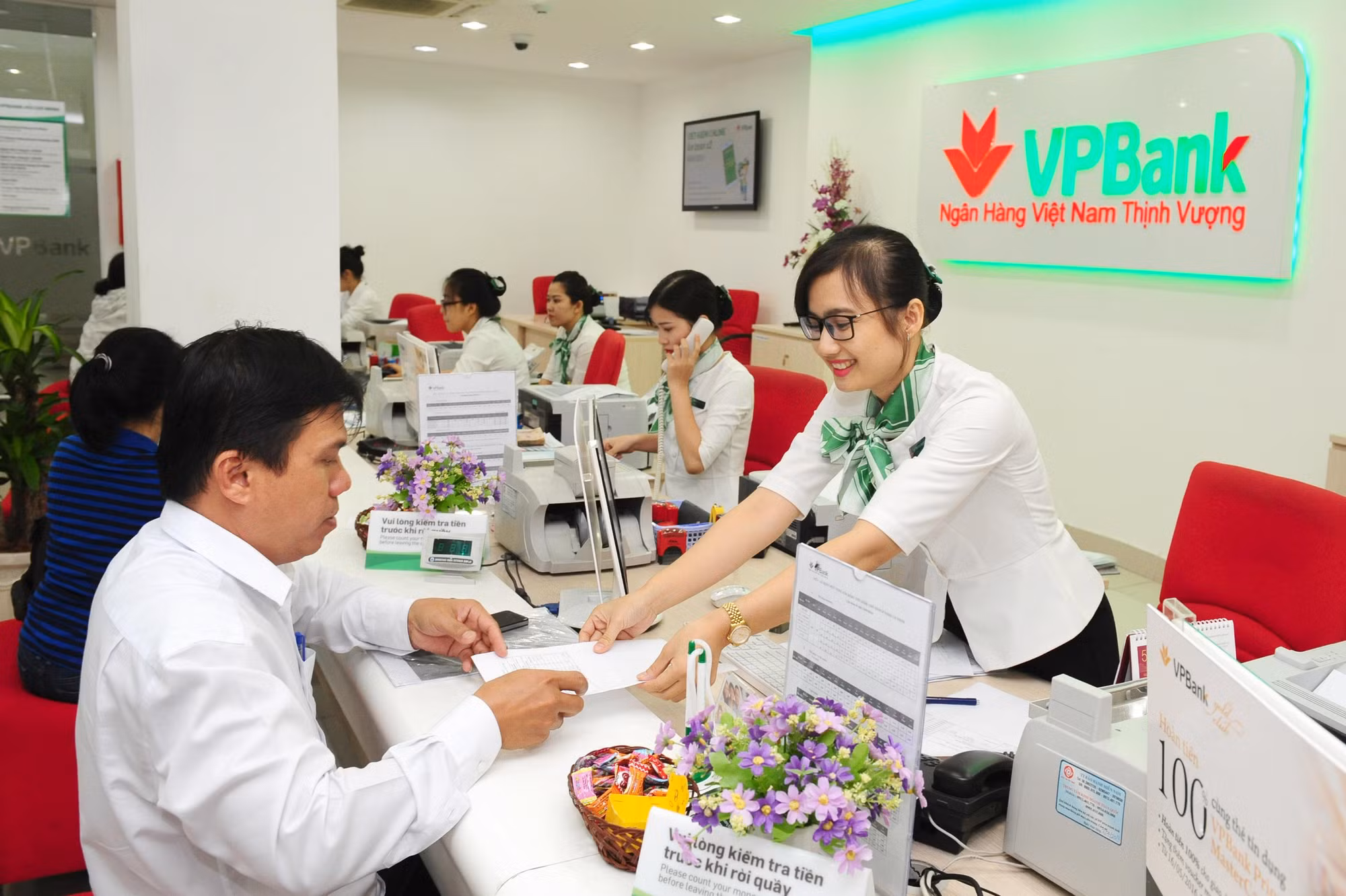 Ổn định lãi suất để thúc đẩy tăng trưởng tín dụng ảnh 1